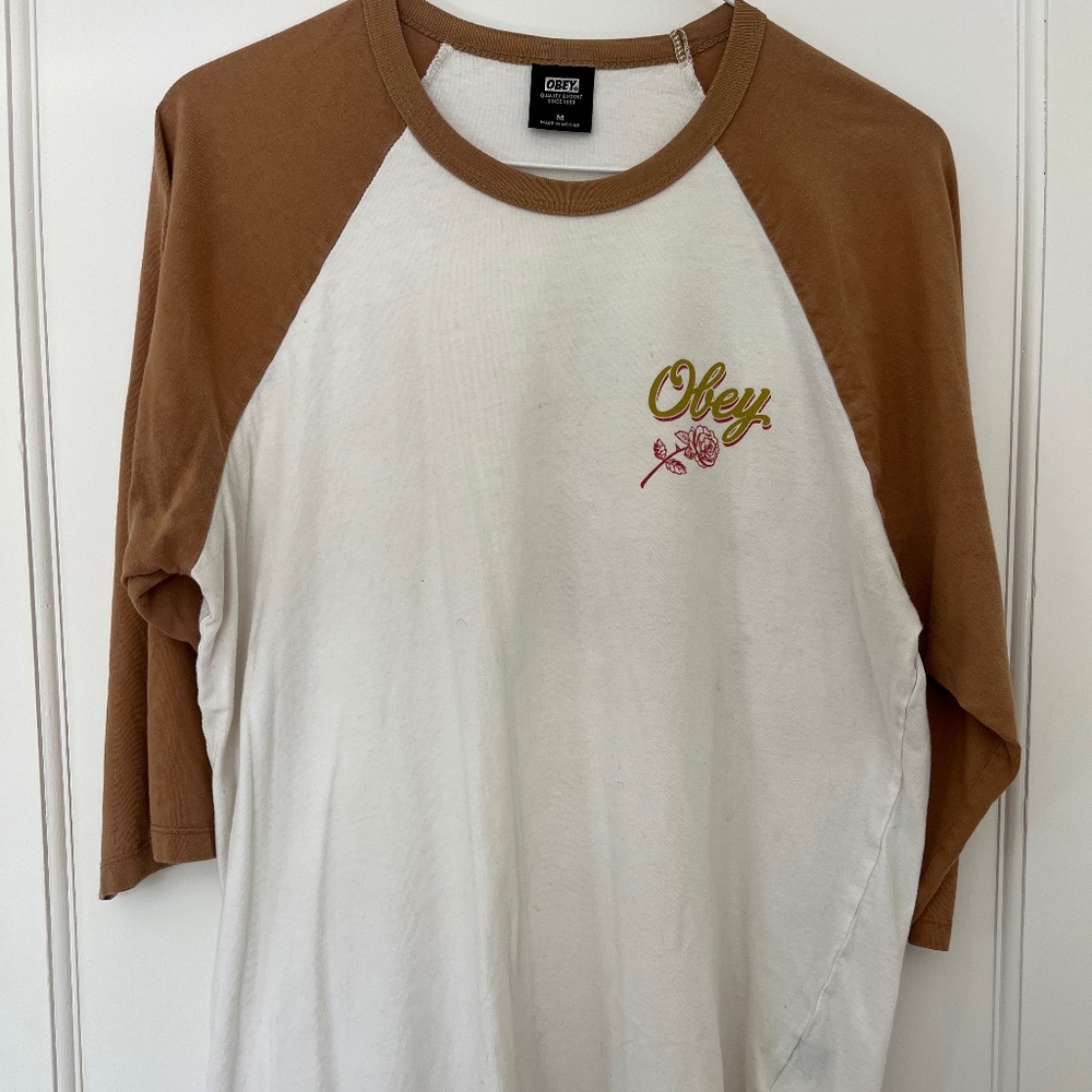 Men’s Obey baseball tee